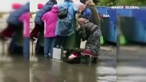 Rusya'da yaşlıların çöpten yemek toplama görüntüleri tepki çekti