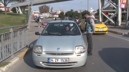 Yaya geçidinde yayalara yol vermeyen sürücüler poliste kaçamadı