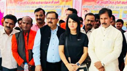 कुशीनगर महोत्सव में एक्टर प्रोड्यूसर पाखी हेगड़े को किया गया सम्मानित