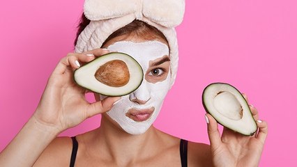 Masalah Jerawat dan Komedo? Rawat Kulitmu dengan 5 Masker Alami Ini