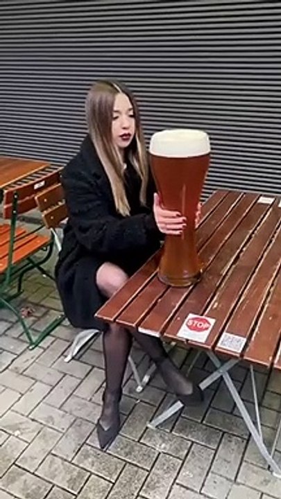 Une femme réussit à boire 3 litres en quelques secondes