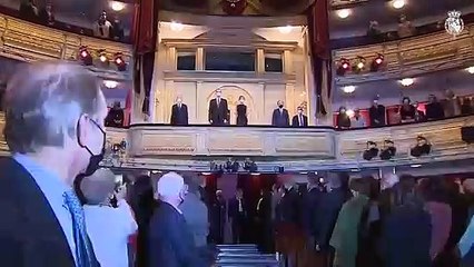 Los Reyes Felipe y Letizia, su inesperada imagen a bordo de un autobús