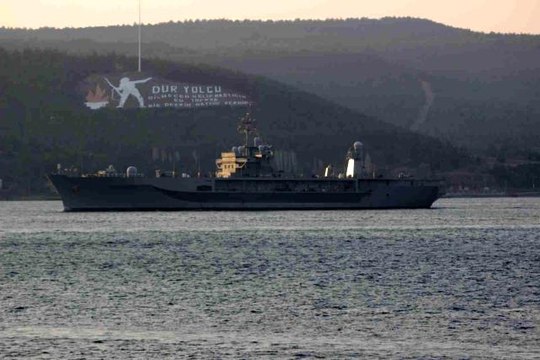 ABD'nin amiral gemisi USS Mount Whitney Çanakkale Boğazı'ndan geçti