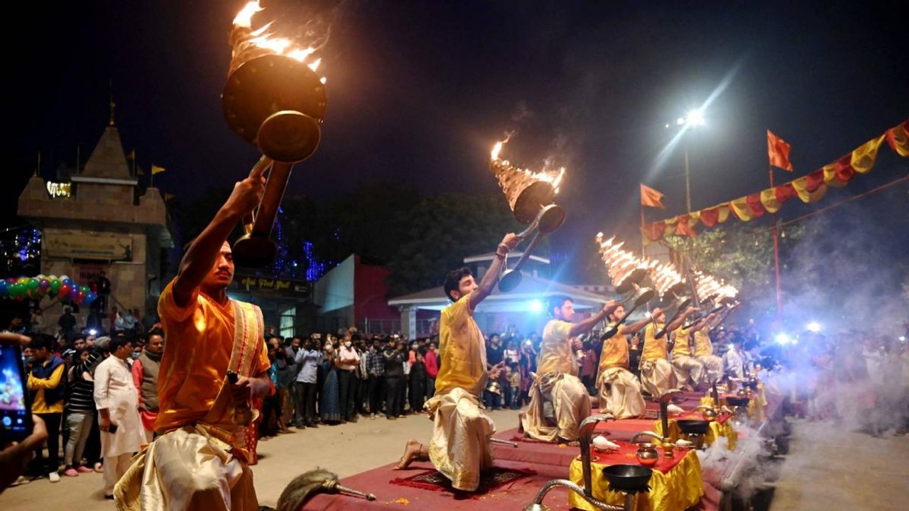 Bullet Reporter: What is the political mood of Varanasi?