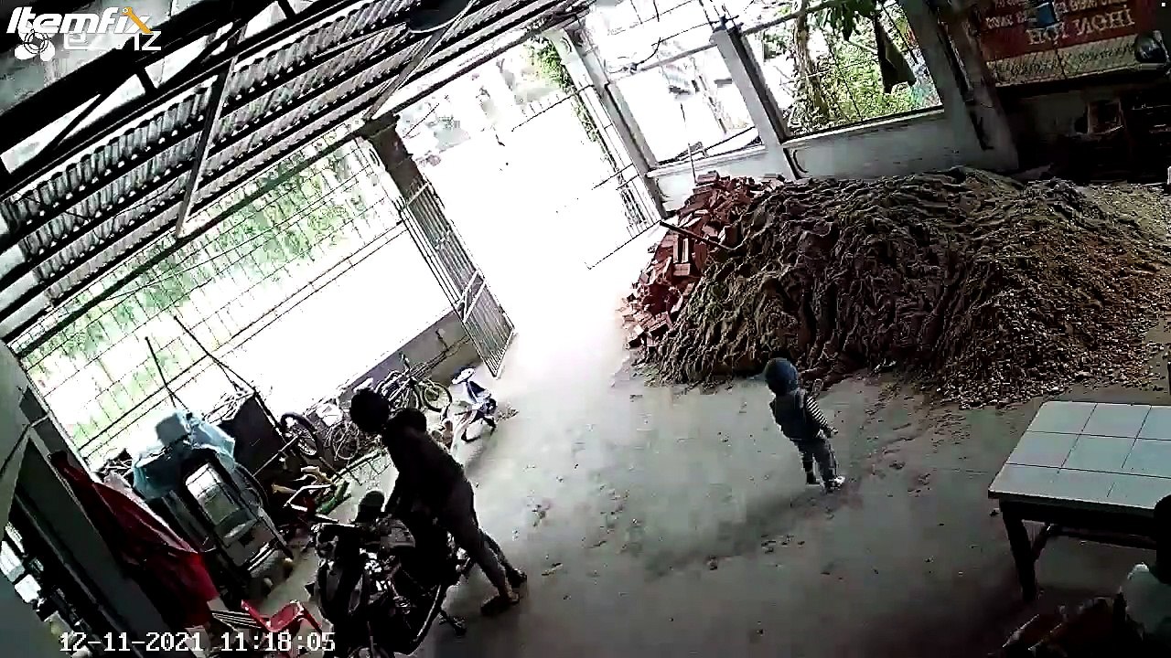 Voilà pourquoi les mamans ont des yeux derrière la tête...