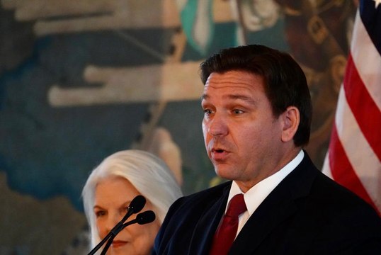 En acto de solidaridad con Cuba, DSantis anuncia $25 millones para Torre de la Libertad | El Diario en 90 segundos