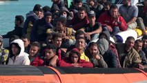 Сотни нелегальных мигрантов из Египта добрались до юга Италии