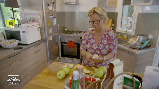Extrait de l'émission Une ambition intime avec Marine Le Pen qui explique vivre en colocation avec une amie