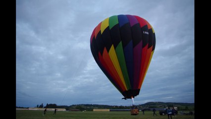 Gonflage et départ de la montgolfière