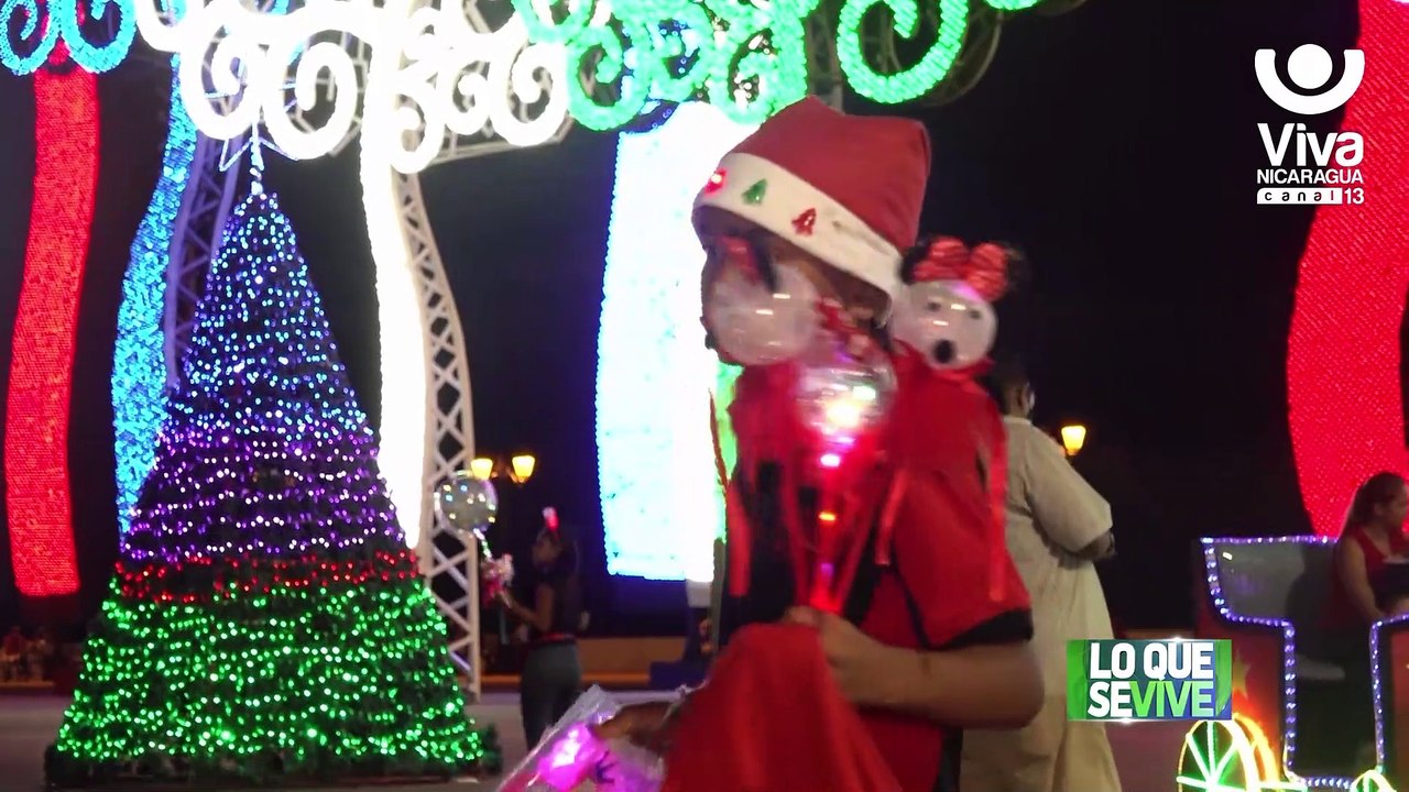 Plaza de la Revolución y avenida de Bolívar a Chávez se visten en celebración a la navidad