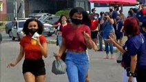 Estudante com perna enfaixada é carregada nos braços para não perder vestibular no Ceará
