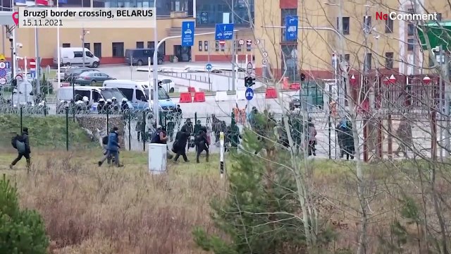 Scores of migrants leave camp for Belarus-Poland border