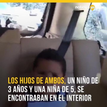 Hispana rompe vidrios de auto con sus hijos dentro