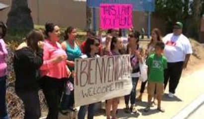 Sandieguinos se manifiestan a favor de familias migrantes