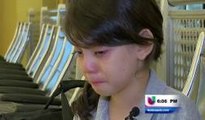 Niña salvadoreña se reúne con sus padres luego de nueve años