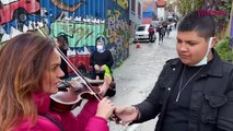 Dünyaca ünlü müzisyenin sokak sanatçılarına yaptığı muziplik sosyal medyayı salladı