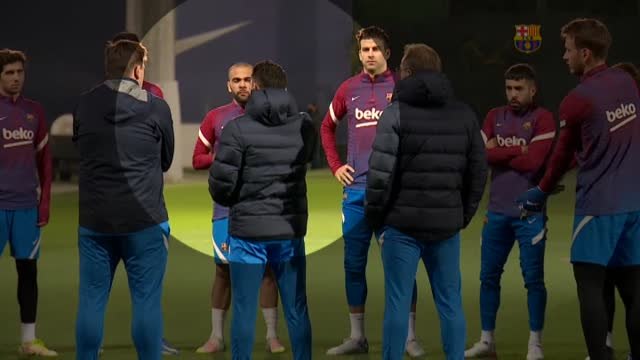 Xavi da la bienvenida a Dani Alves