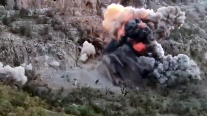 Mehmetçik'in, terör örgütü PKK'nın "Girilemez" dediği mağaraları yerle bir ettiği görüntüler paylaşıldı