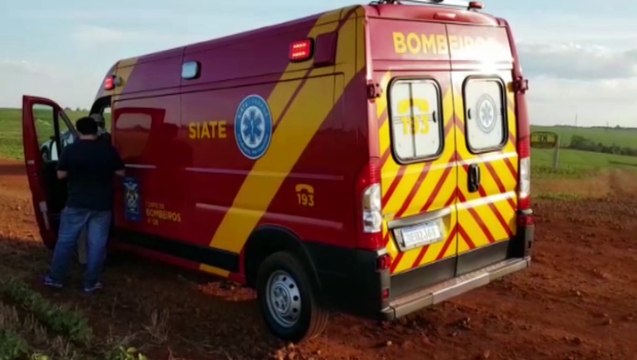 Motorista foge após atropelar mãe e filha que estavam em cavalo