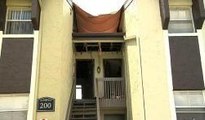 Un rayo causó un incendio en un complejo de apartamentos