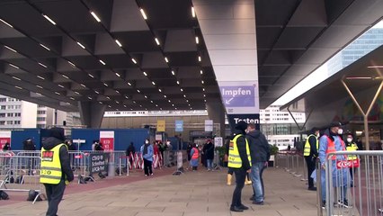 النمسا تفرض عزلاً على غير الملقحين في سابقة في الاتحاد الأوروبي