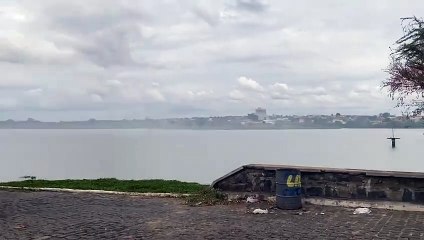 ‘Fenômeno’ incomum chama atenção das pessoas no Açude Grande de Cajazeiras após chuva