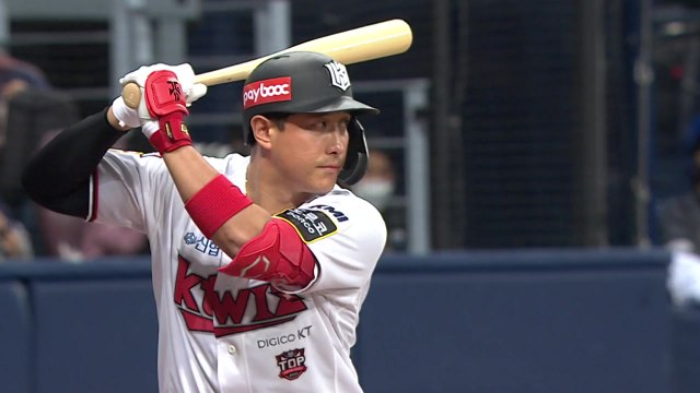 '베테랑 맹활약' kt 위즈, 한국시리즈 2연승...kt 6：1 두산 / YTN