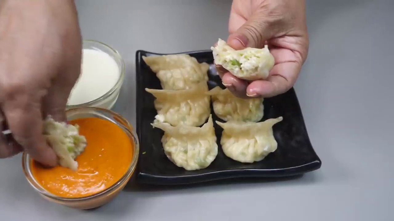 Juicy Paneer Momos with  chutney n white sauce | Big Recipe House