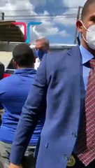 Luis Abinader realiza parada improvisada