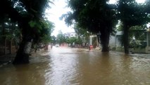Banjir Masih Kepung Kota Barabai, Pedagang Pasar Berjualan di Jalan Lintas Provinsi