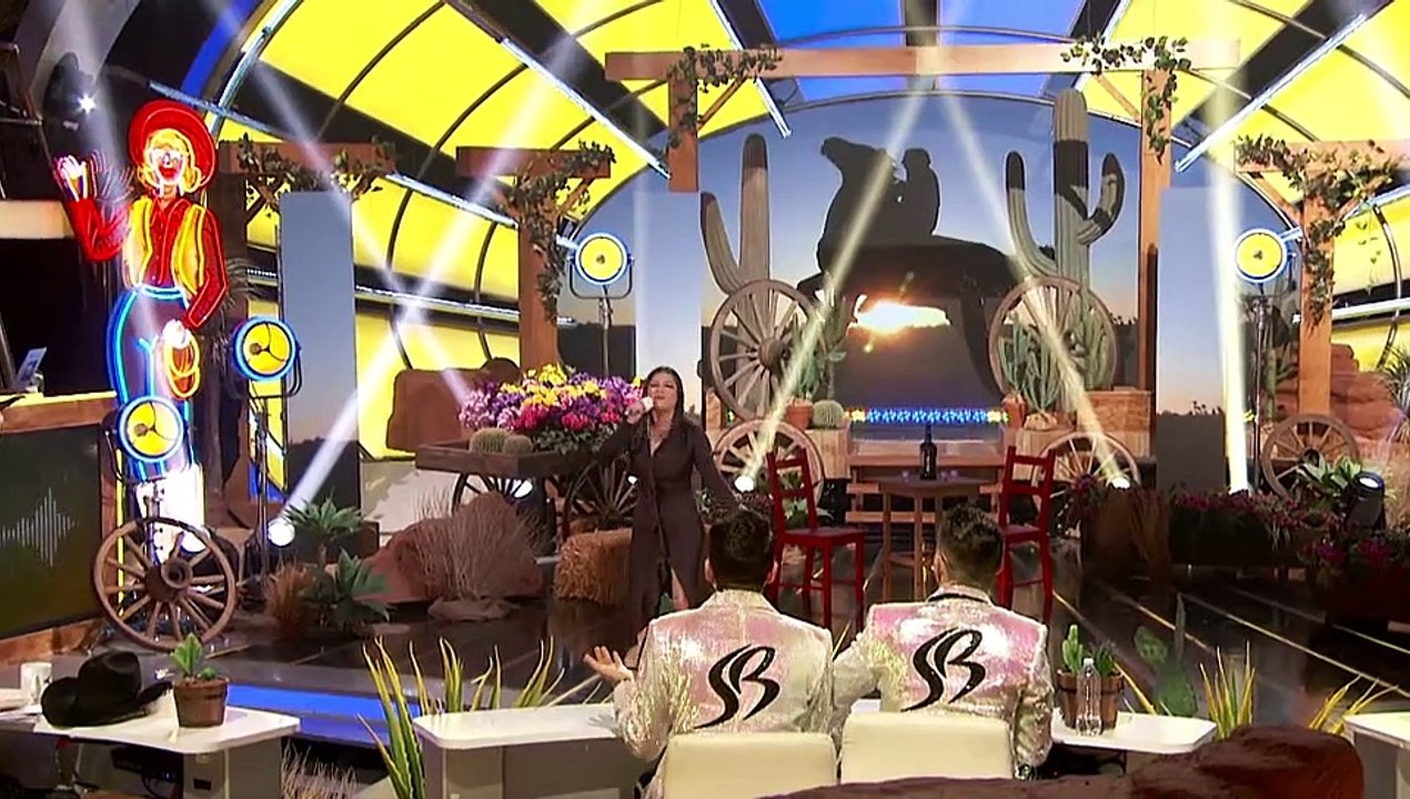 Lucero Vuelve Con Todo Su Estilo, Está Soltera, Pero No Sola...