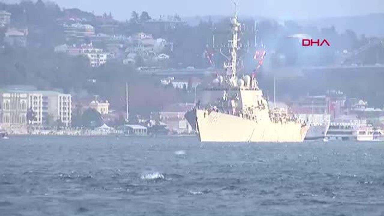 İSTANBUL-ABD SAVAŞ GEMİSİ SARAYBURNU'NA DEMİRLEDİ-1