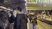 (İSTANBUL - ÖZEL)Yenibosna'da metrobüs arızalandı, duraklarda yoğunluk oluştu