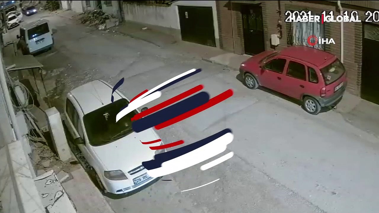 Eskişehir'de kapısı açık arabayla bekçilerden geri geri böyle kaçtı
