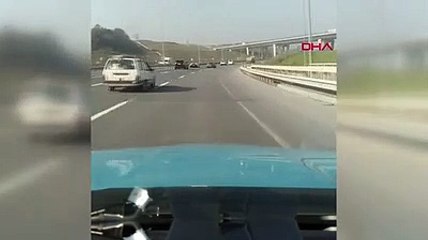 Otoyolu kapatıp yarış startı verdiler, yoldaki diğer araçlara makas attılar