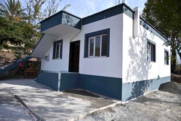 Son dakika haber: Yangında evleri küle dönen aileler yeni evlerine kavuştu