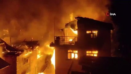 Son dakika haberleri... Nepal'de yangın: 20 ev küle döndü