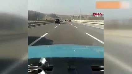 Trafiğe açık yolu kapatıp yarıştılar