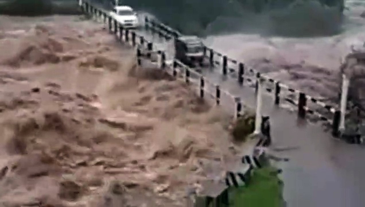 Banjir Bandang Yang Merobohkan Jembatan Perbatasan