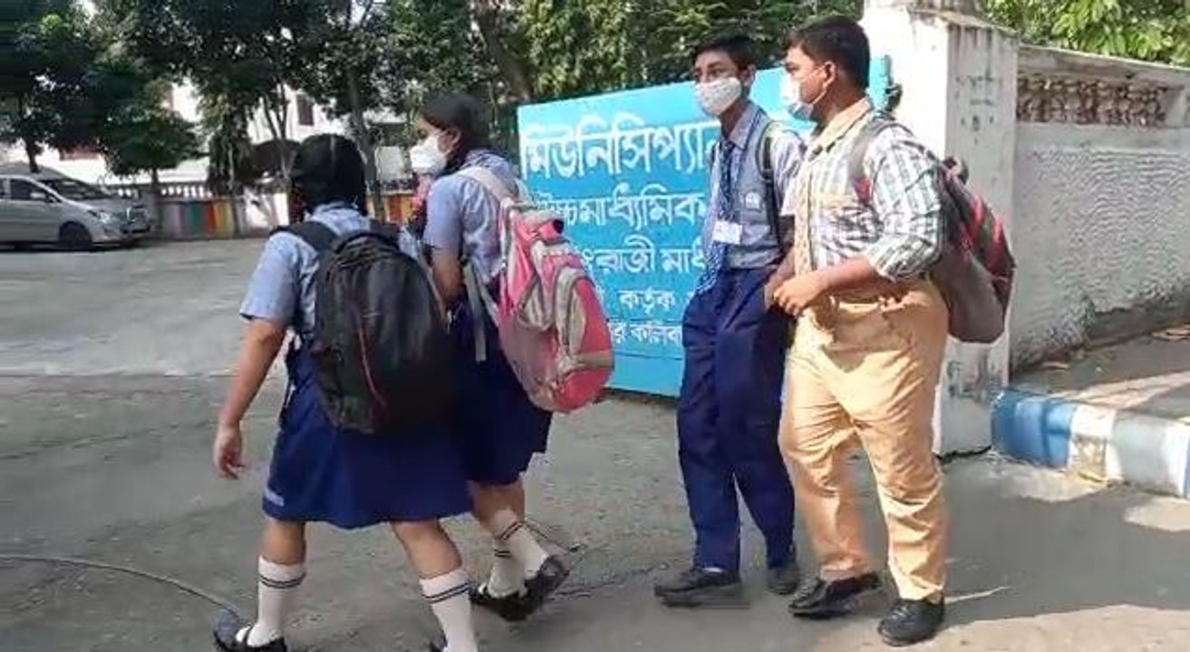 দীর্ঘদিন পর খুলল স্কুল, কী প্রতিক্রিয়া ছাত্র-ছ...