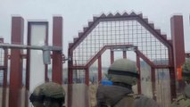Polonya güvenlik güçleri Belarus sınırında ara bölgede bulunan göçmenlere müdahale etti (3)