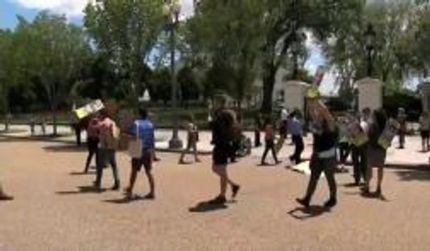 WA: Indocumentados protestan frente a la Casa Blanca
