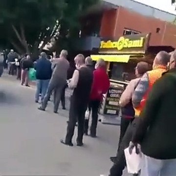 İyi Partili Dikbayır, ekmek kuyruğu görüntüleri paylaştı, Erdoğan'ın 'ekonominin kitabını yazdım' sözünü hatırlattı