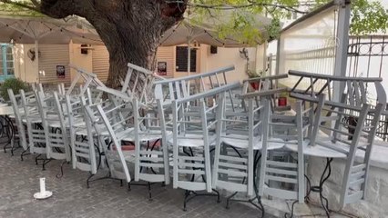 Yunanistan'da restoran sahipleri kepenk indirdi