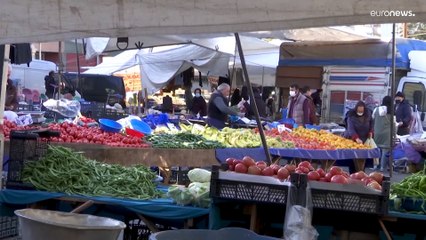 'Yatıyorum, kalkıyorum fiyatlar yükselmiş, bunu haketmedik': Türkiye'de geçinemeyenler ne diyor?