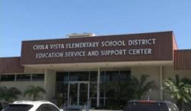 Dos distritos escolares amenazan con posible huelga