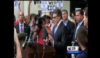 Rick Perry comparecerá ante la justicia este viernes