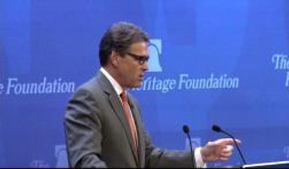 WA: Gobernador de Texas opina sobre la reforma migratoria y la crisis de la frontera