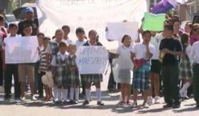 Alumnos y padres de familia exigen maestros