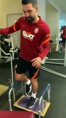 Arda Turan'dan 'Doğarken ağladı insan' ile idman